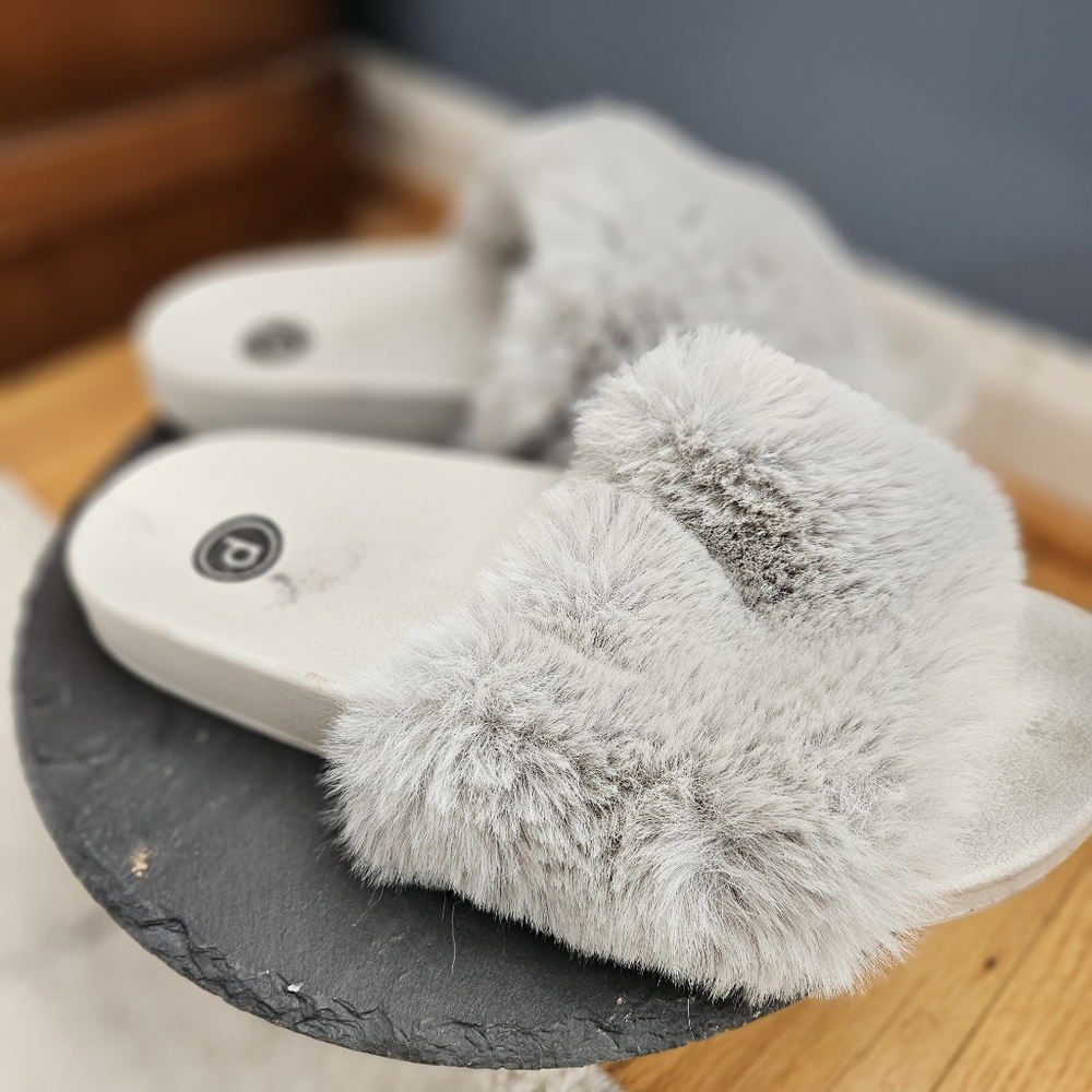 PURE BARRE Furry Slippers